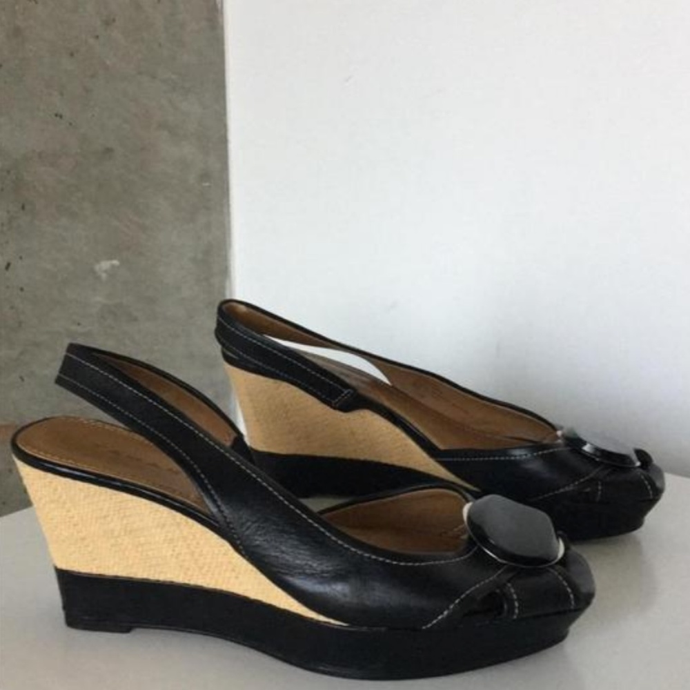 Tahari Pinnacle Wedges.  Size 7.5.